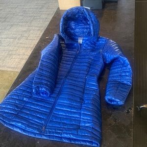 Patagonia women’s long puffer hooded royal blue zipper pockets goose down
